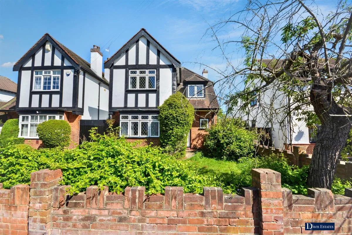 3 bed house for sale — Rockingham Avenue, Hornchurch, RM11