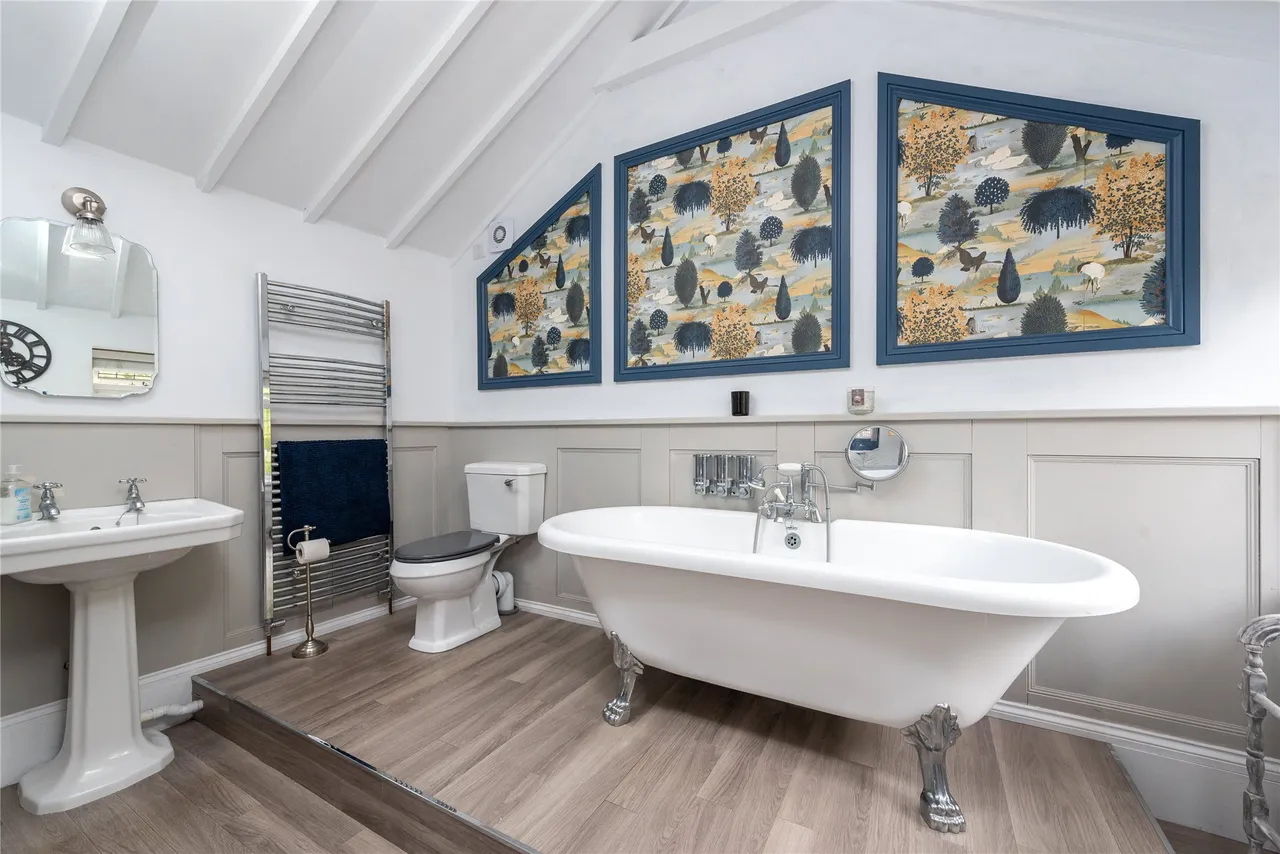 Main Street, Weston Turville, HP22, photo 5