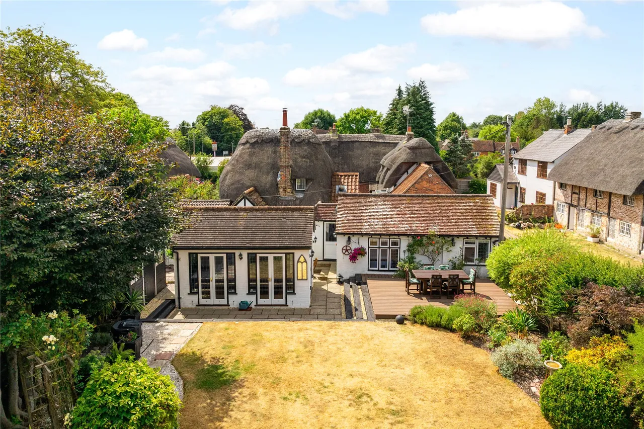 2 bed house for sale, Main Street, Weston Turville, HP22