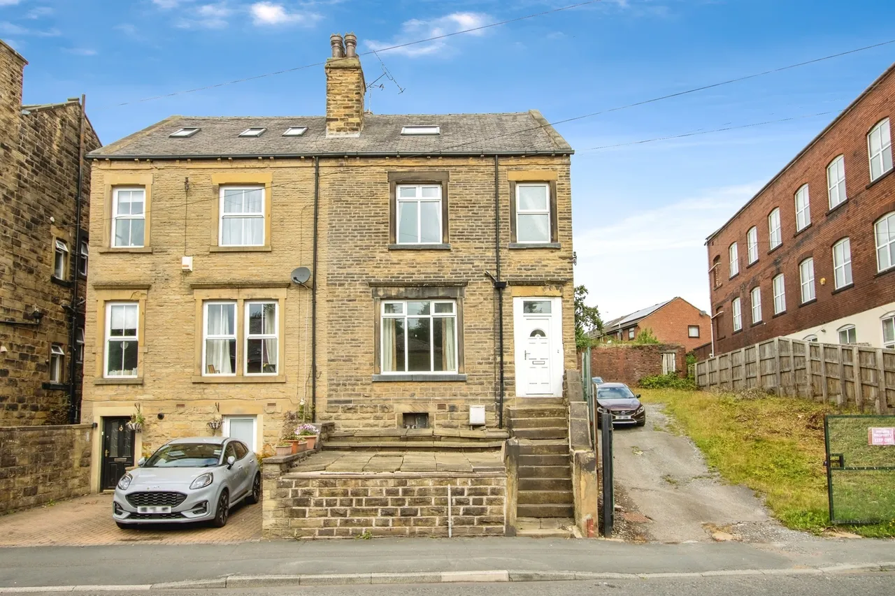 3 bed house for sale — High Street, Morley, Leeds