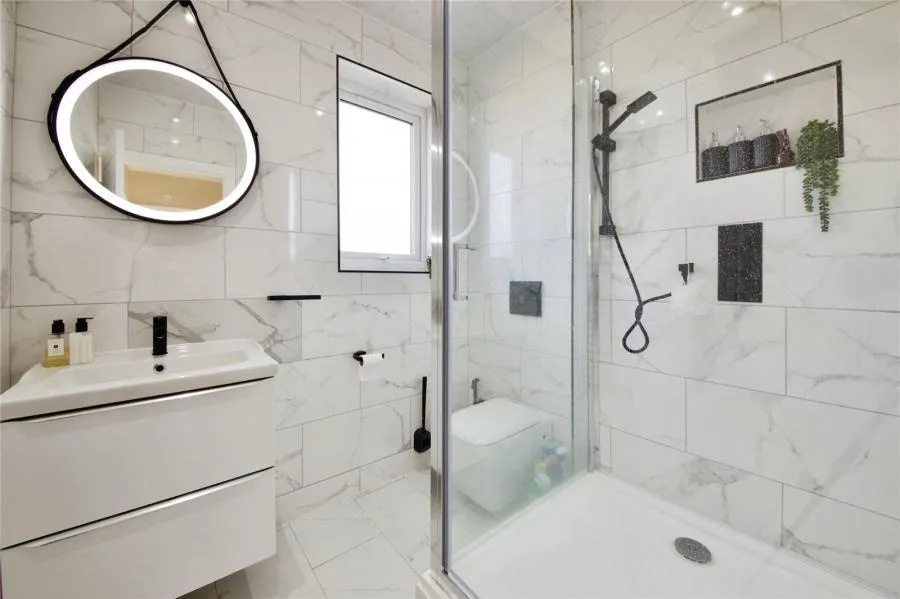 Clayhall Avenue, Ilford, IG5, photo 3