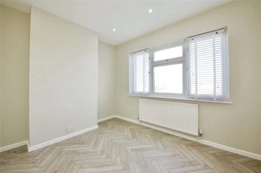 Clayhall Avenue, Ilford, IG5, photo 8