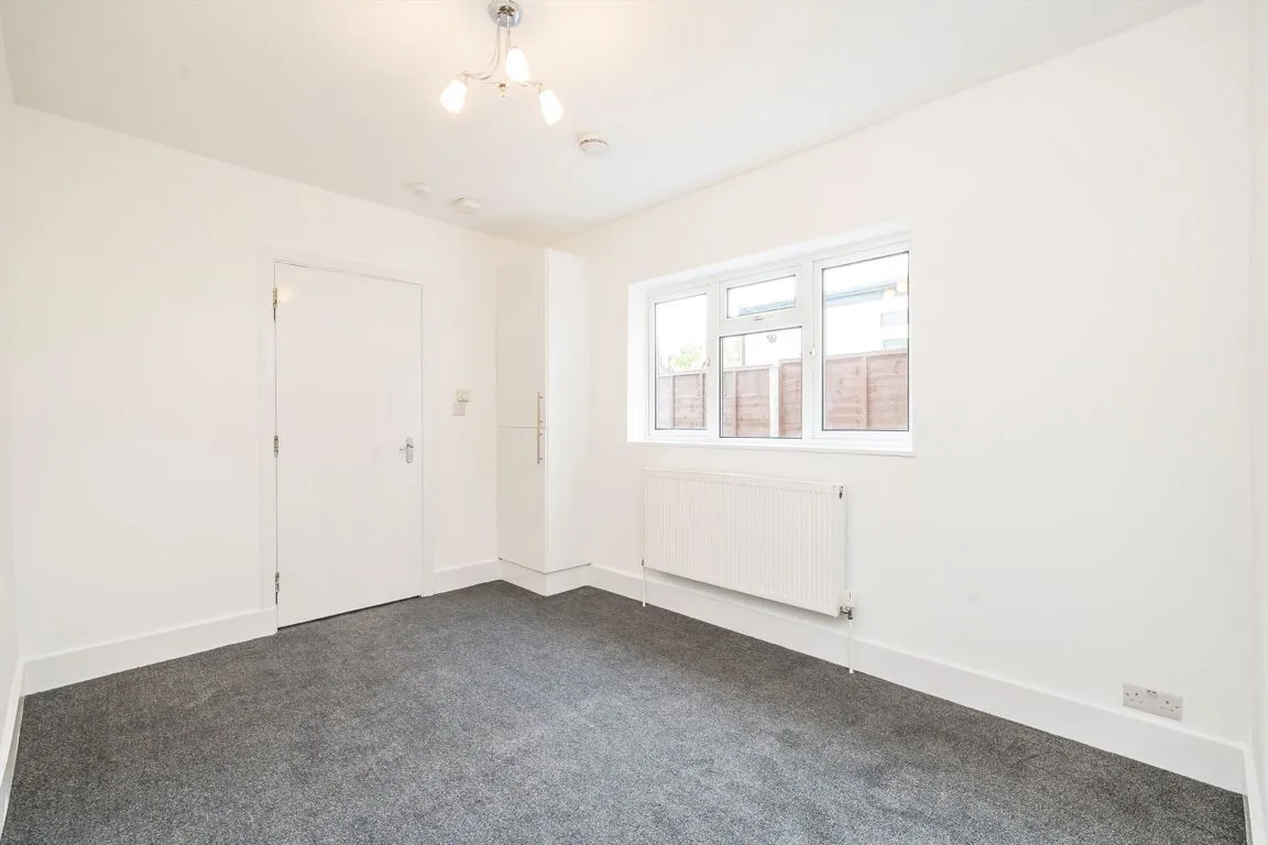 Greenford Avenue, W7, photo 2
