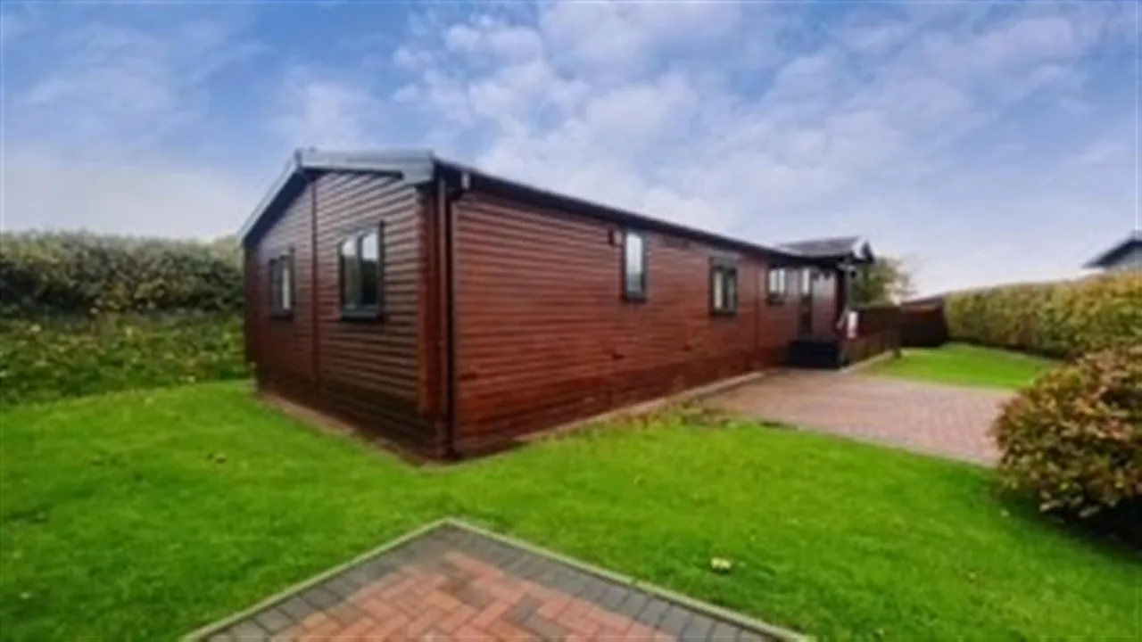 4 bed lodge for sale, Sidmouth Road, Rousdon, DT7