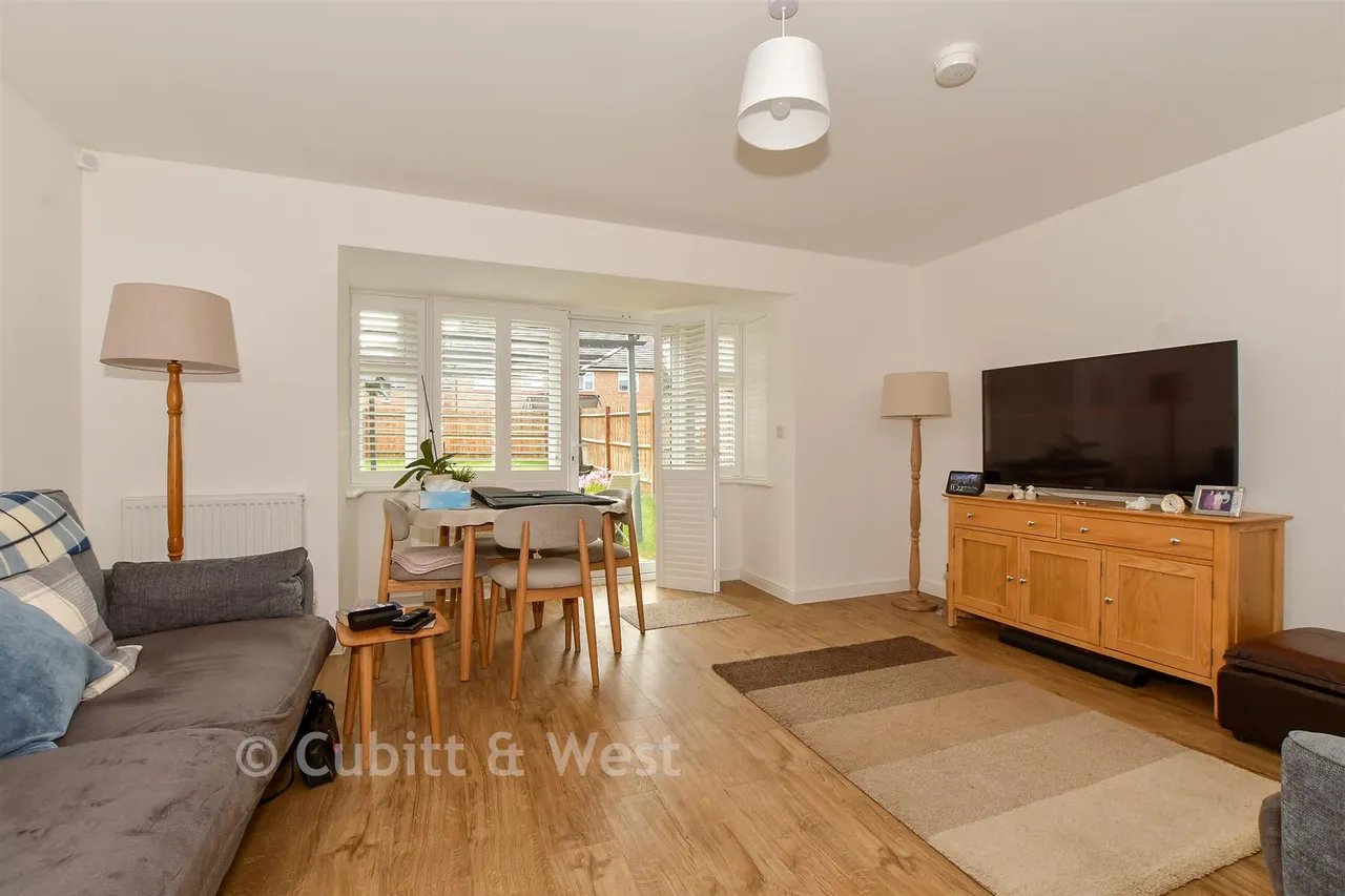 Valley Drive, Forge Wood, RH10, photo 5