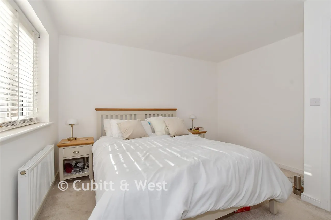 Valley Drive, Forge Wood, RH10, photo 8