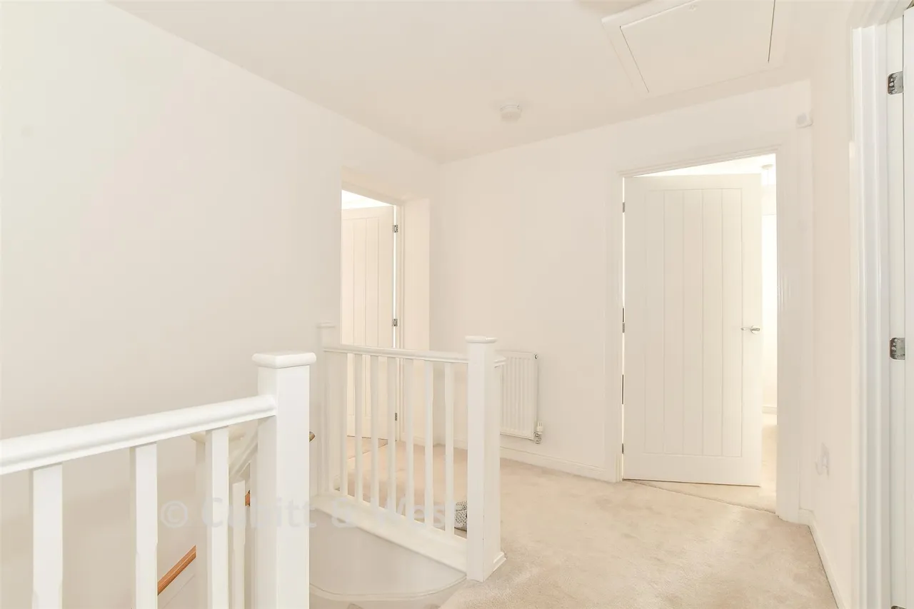 Valley Drive, Forge Wood, RH10, photo 10