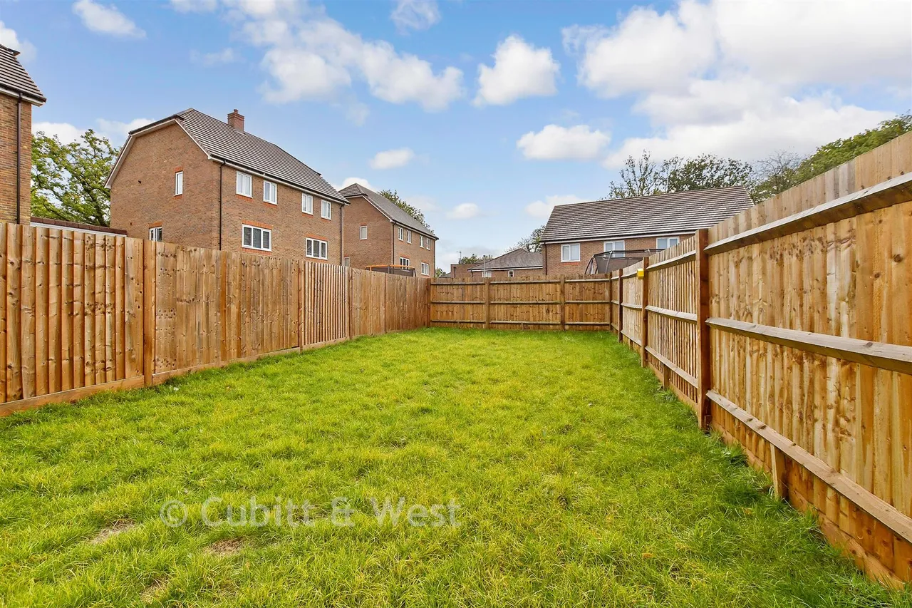 Valley Drive, Forge Wood, RH10, photo 11
