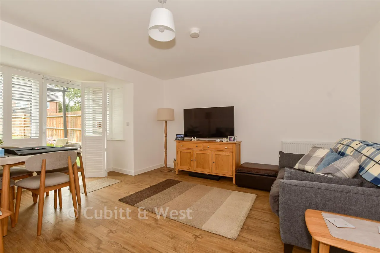 Valley Drive, Forge Wood, RH10, photo 4