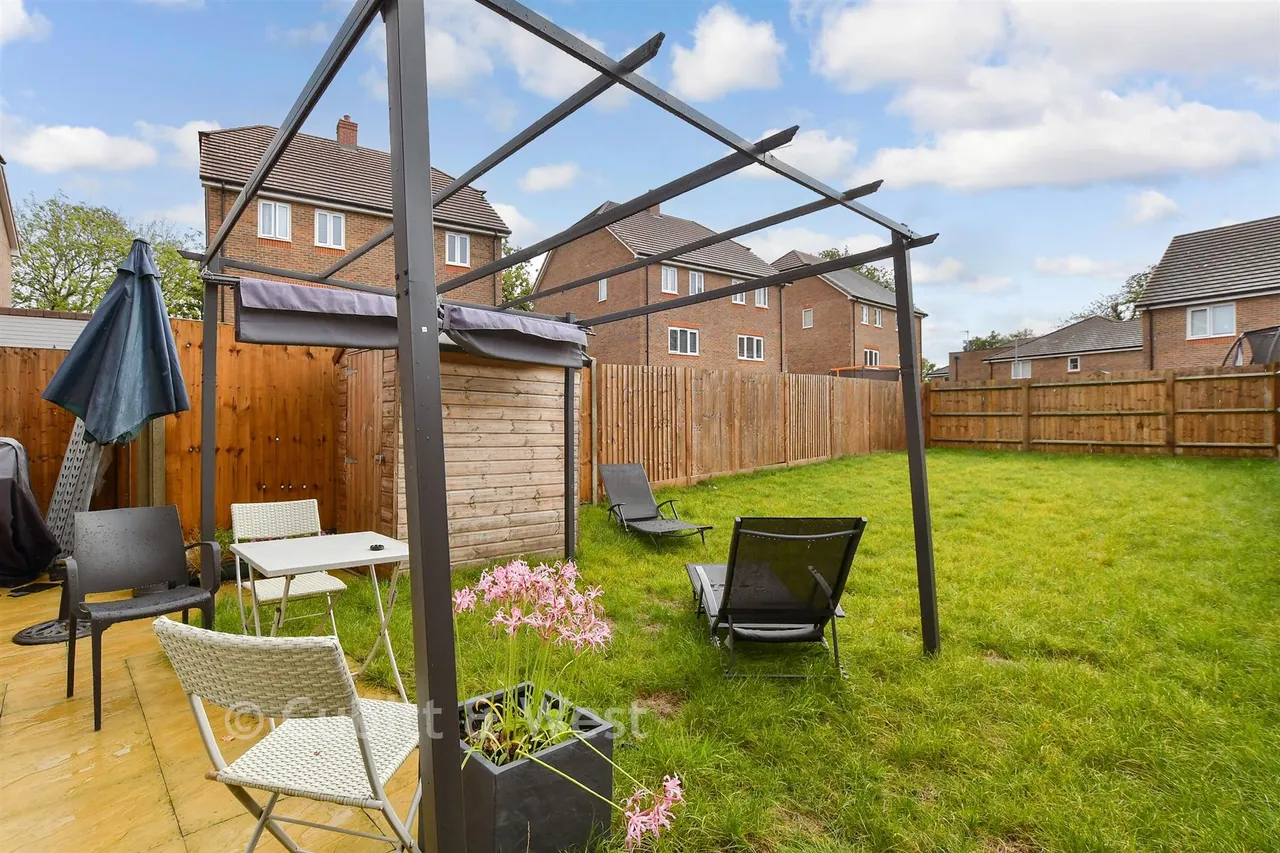 Valley Drive, Forge Wood, RH10, photo 12