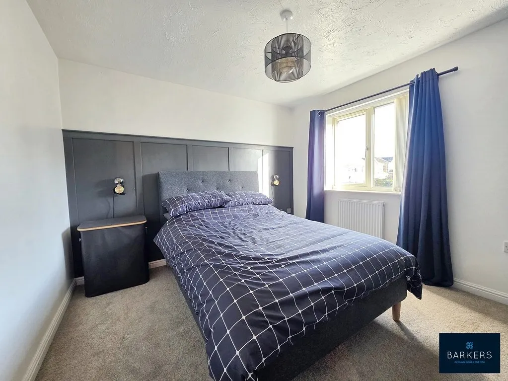Royd Moor Road, Bradford 4 BD4 0TR, photo 9