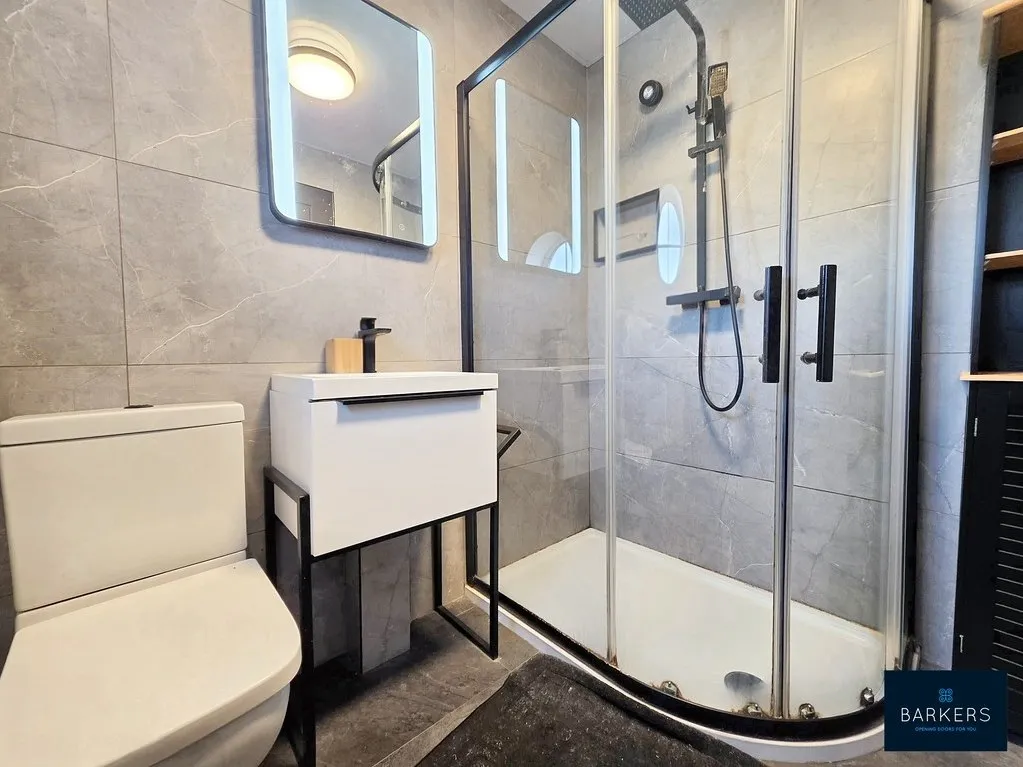 Royd Moor Road, Bradford 4 BD4 0TR, photo 8
