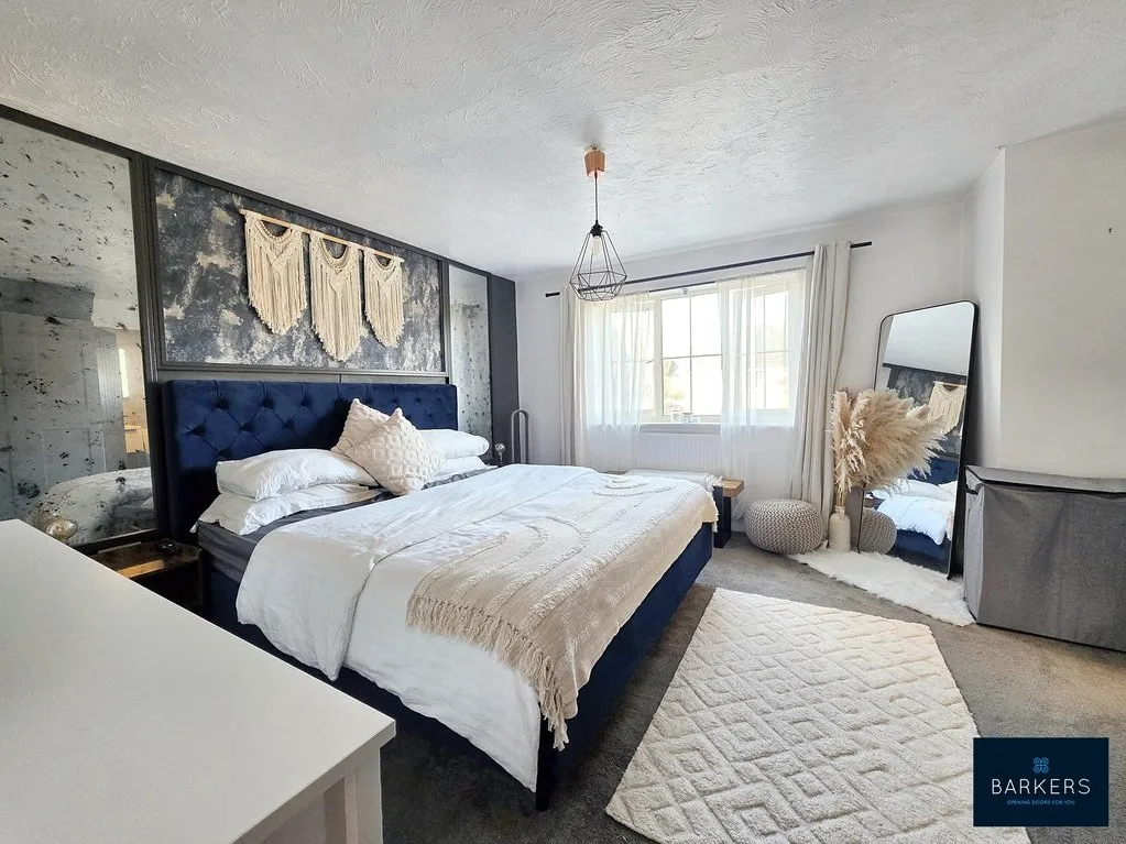 Royd Moor Road, Bradford 4 BD4 0TR, photo 7