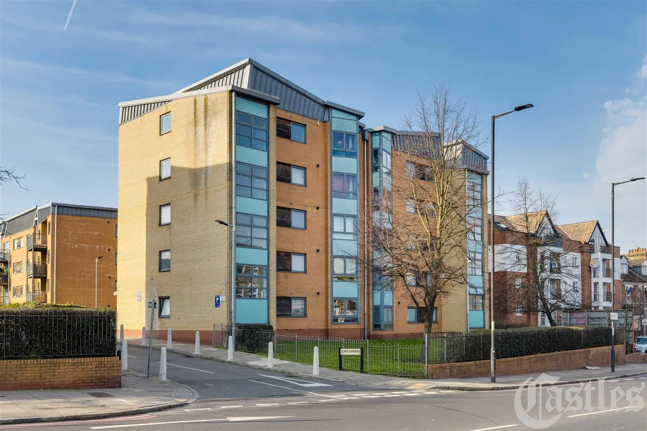 Lewis Gardens, N16, photo 17