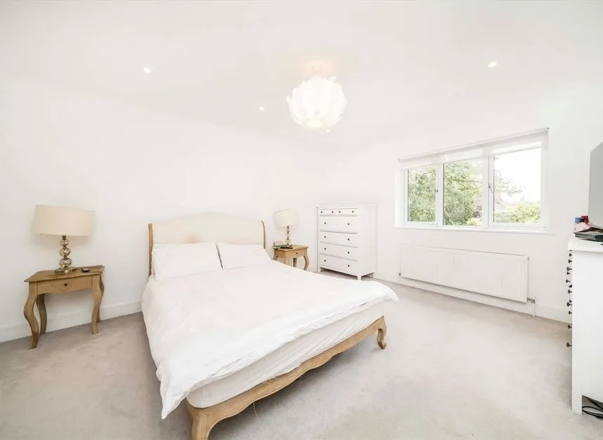 Lower Hampton Road, Lower Sunbury, TW16, photo 6