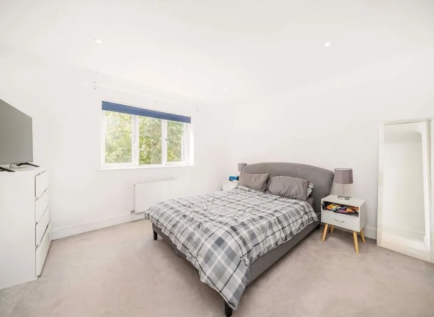 Lower Hampton Road, Lower Sunbury, TW16, photo 8