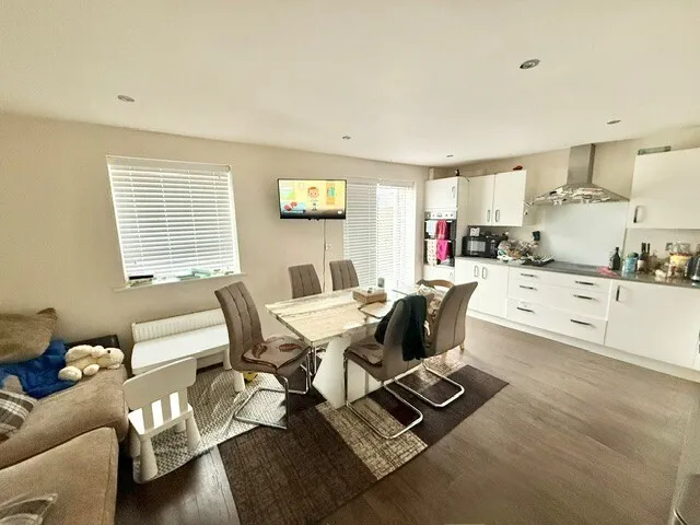 Thomas Fairfax Way, CW5, photo 5