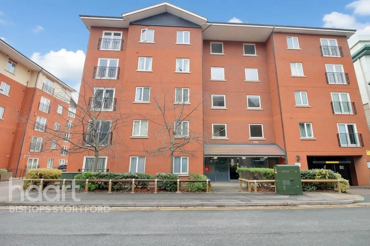 2 bed flat for sale, John Dyde Close, Bishop's Stortford, CM23