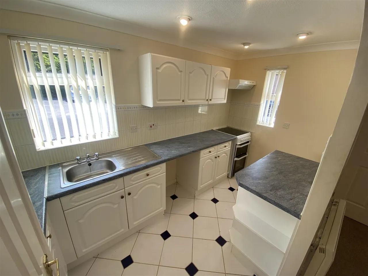 Carlton Drive, Bridgwater TA6 3TL, photo 2