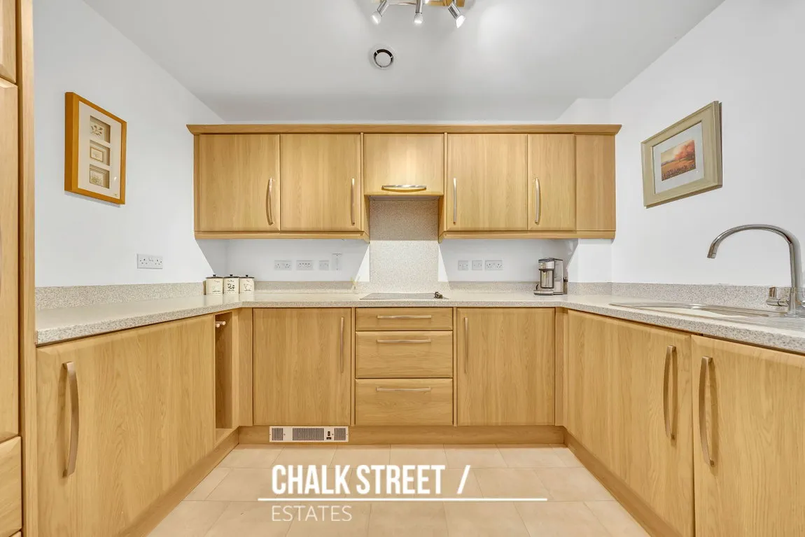 Hornchurch Road, Hornchurch, RM12 4TE, photo 3