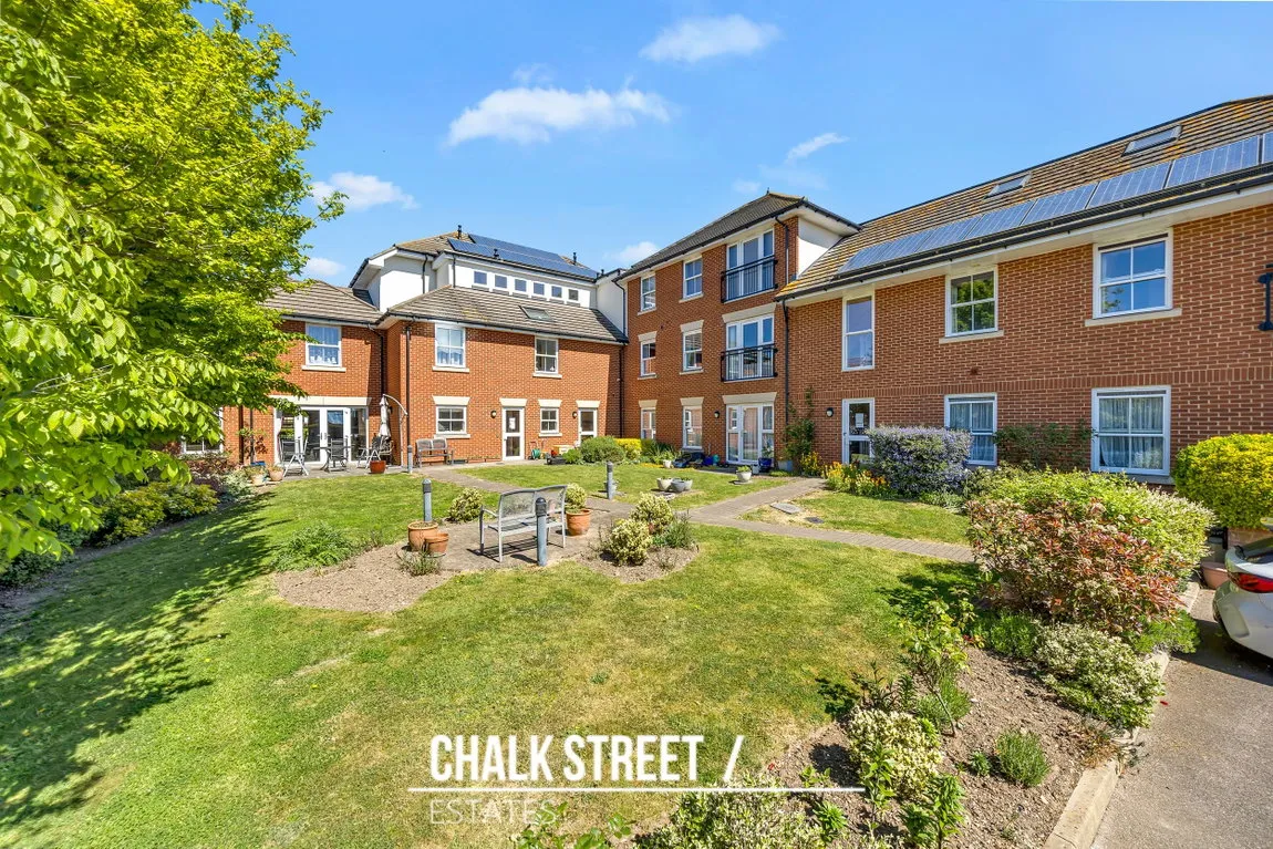 Hornchurch Road, Hornchurch, RM12 4TE, photo 12