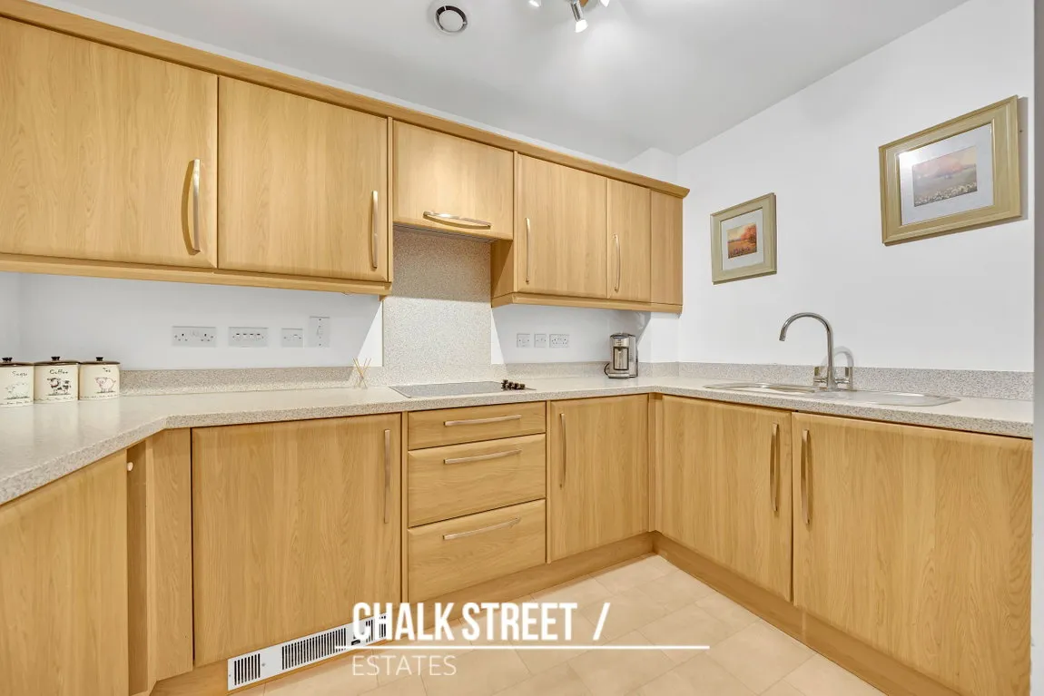 Hornchurch Road, Hornchurch, RM12 4TE, photo 4