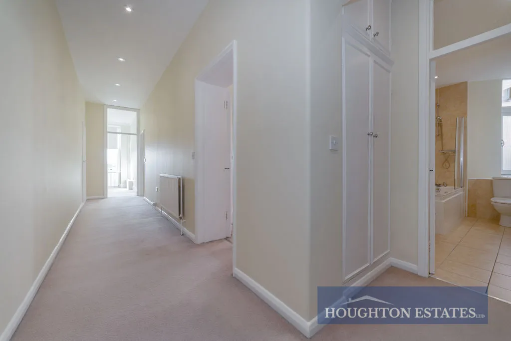Aberdeen Court Maida Vale, London W9 1AF, photo 4