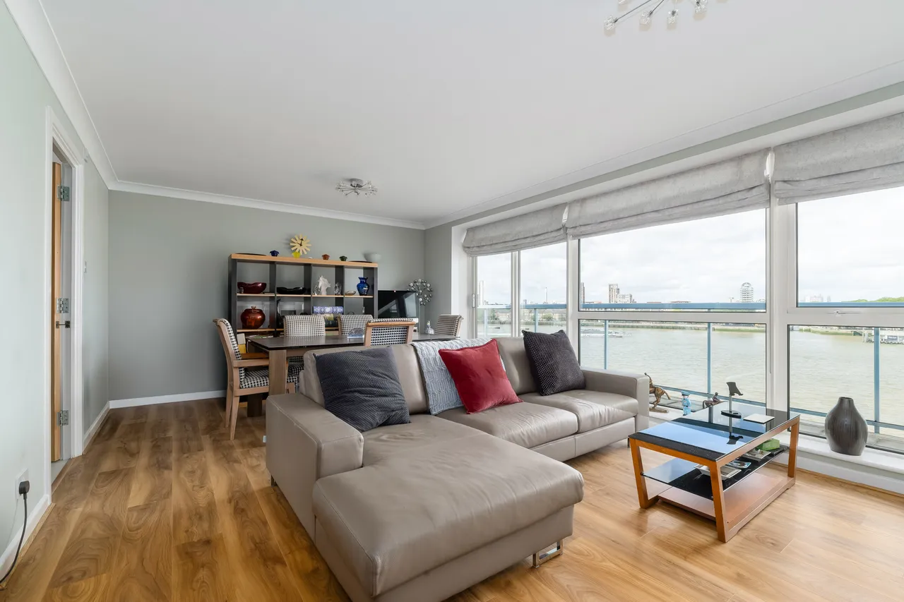 2 bed flat for sale — Arnhem Place, London, E14