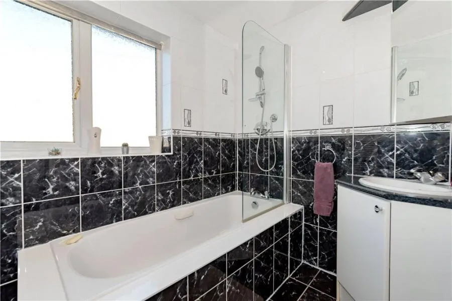 Brookhouse Road, Farnborough, GU14, photo 5