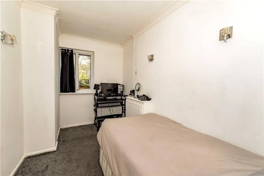 Brookhouse Road, Farnborough, GU14, photo 15