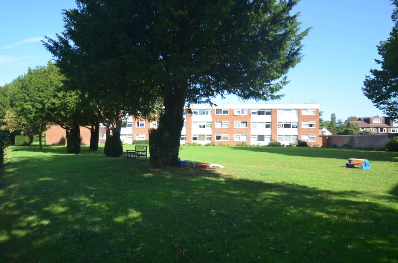 Jamnagar Close, Staines-upon-Thames, photo 10