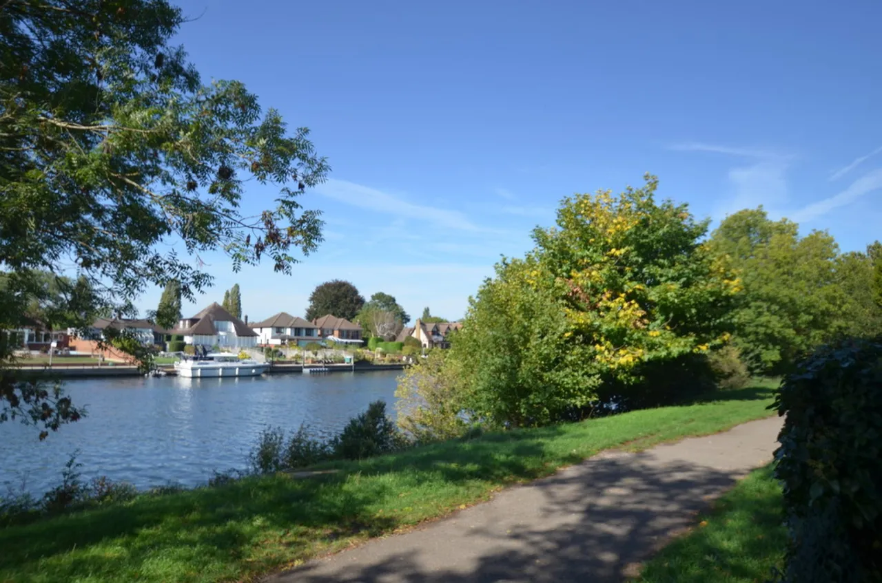 Jamnagar Close, Staines-upon-Thames, photo 7