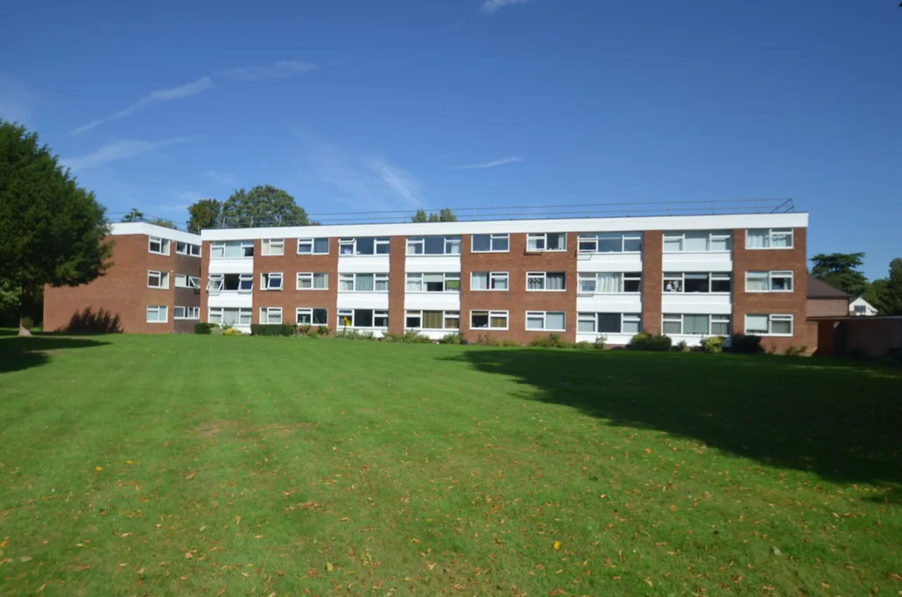 Jamnagar Close, Staines-upon-Thames, photo 6