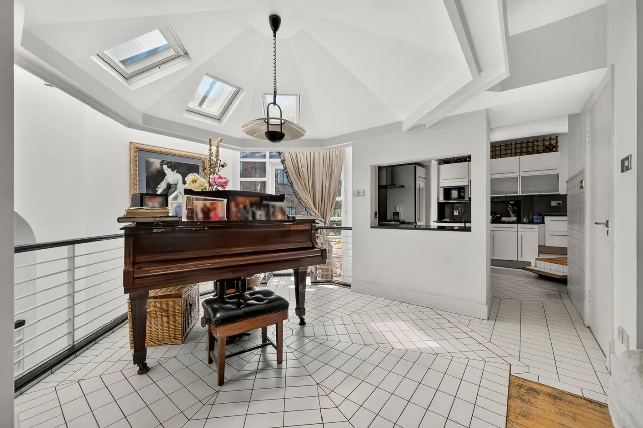 Rochester Mews, London, NW1, photo 6