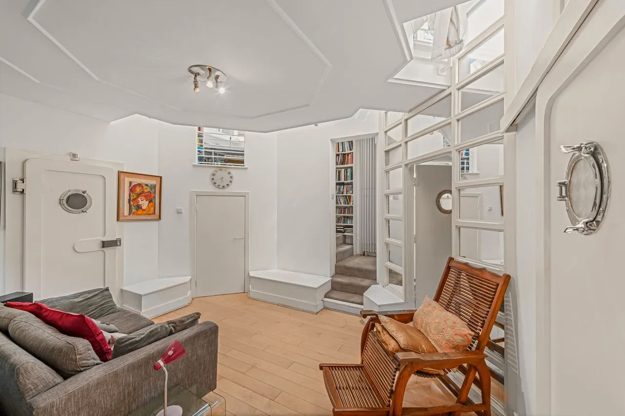 Rochester Mews, London, NW1, photo 5