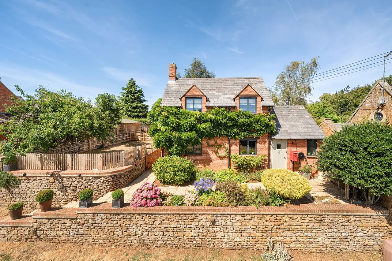 3 bed house for sale, Shutford Road, Balscote, OX15