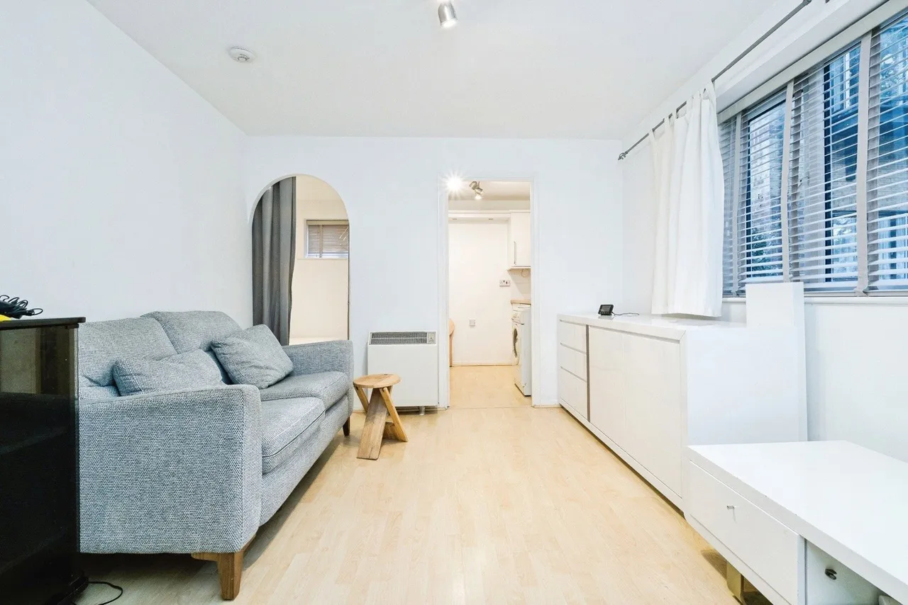 Greenslade Road, Barking, IG11, photo 2