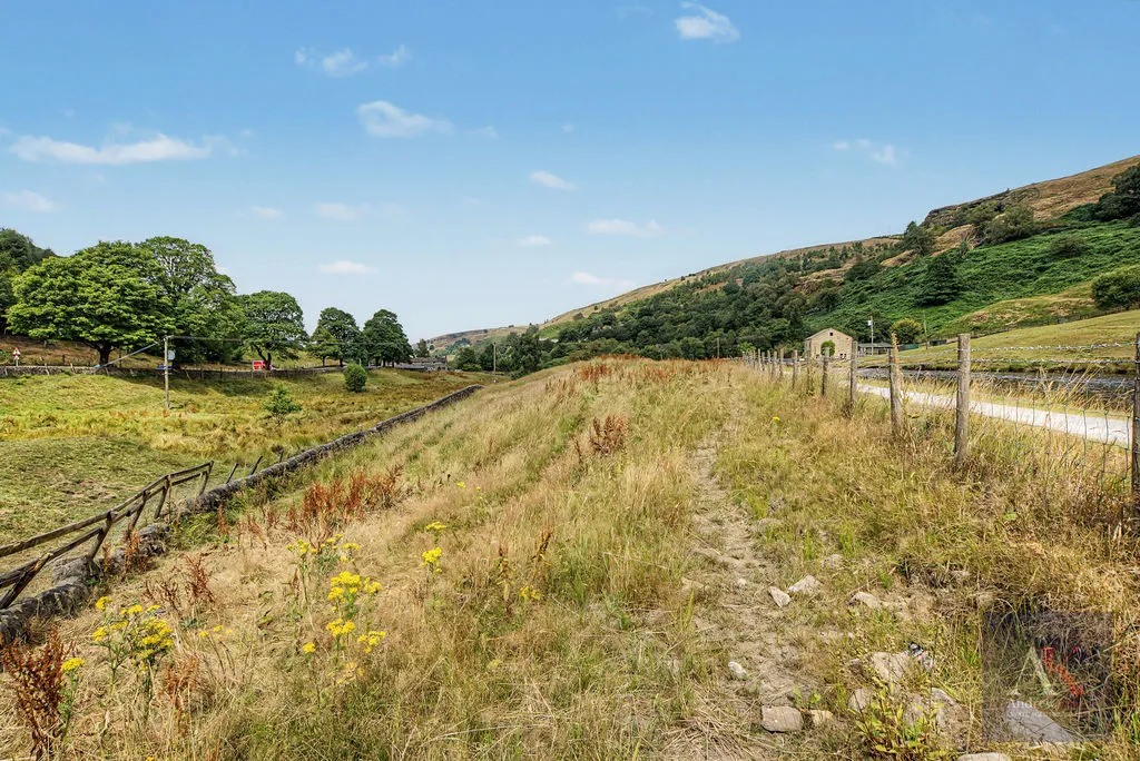 Warland Gate End Walsden, Todmorden OL14 6UP, photo 9