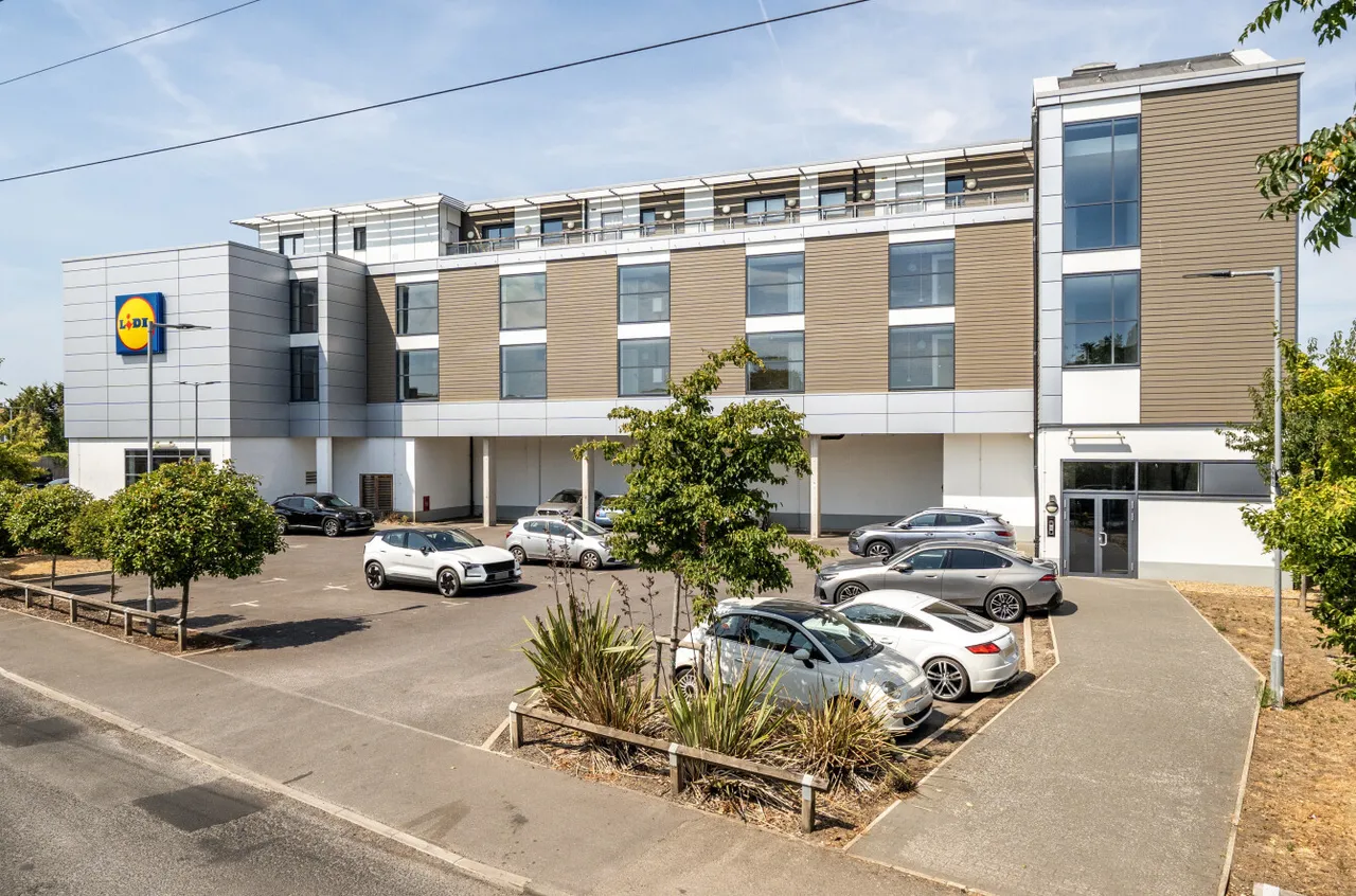 Aspect Place, Hersham, KT12, photo 18