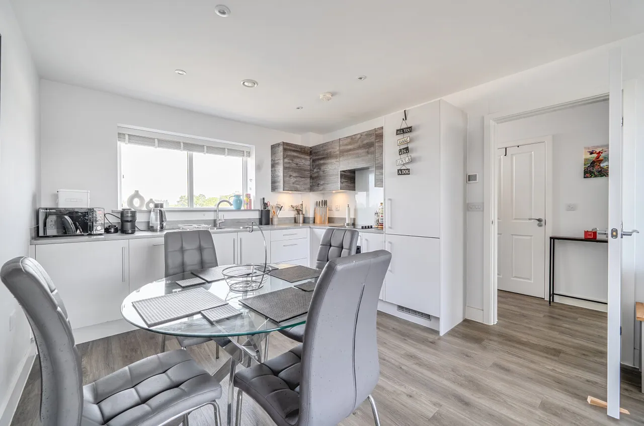 Aspect Place, Hersham, KT12, photo 8