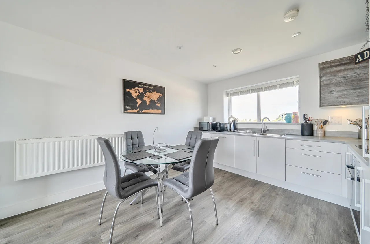 Aspect Place, Hersham, KT12, photo 3