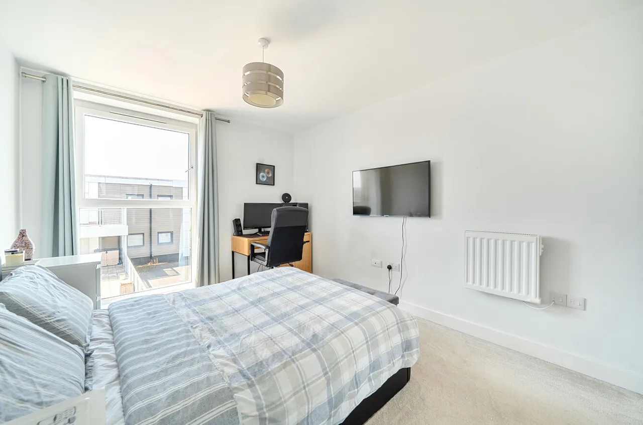 Aspect Place, Hersham, KT12, photo 13