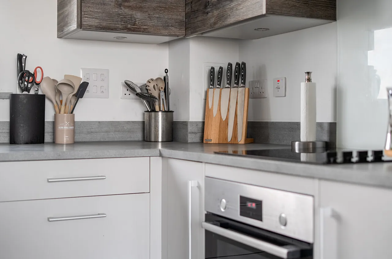 Aspect Place, Hersham, KT12, photo 9