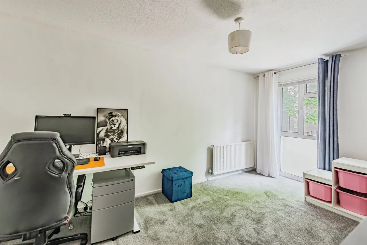 Heather Walk, Crawley, RH11, photo 11