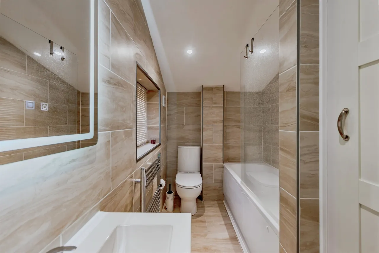 Heather Walk, Crawley, RH11, photo 13