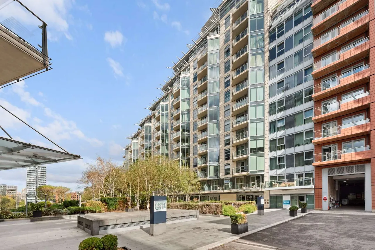 2 bed flat for sale, Juniper Drive, London, SW18