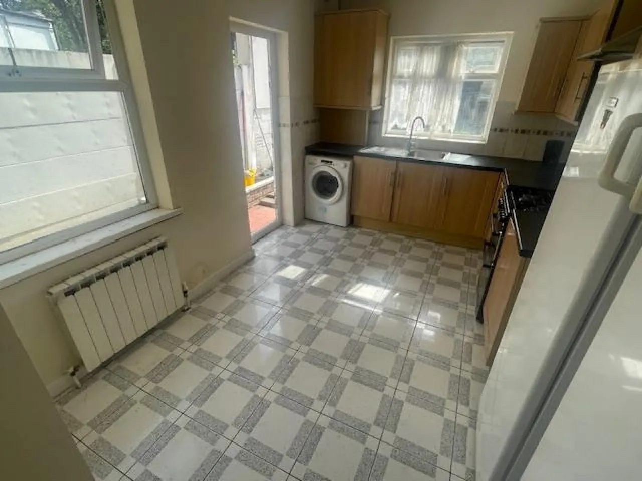 La Rose Lane, Tottenham, photo 6