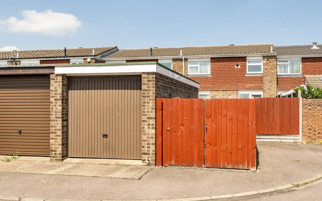 Chepstow Gardens, Bedford, photo 14