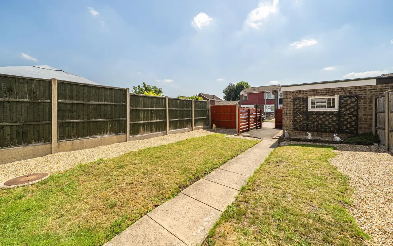 Chepstow Gardens, Bedford, photo 12