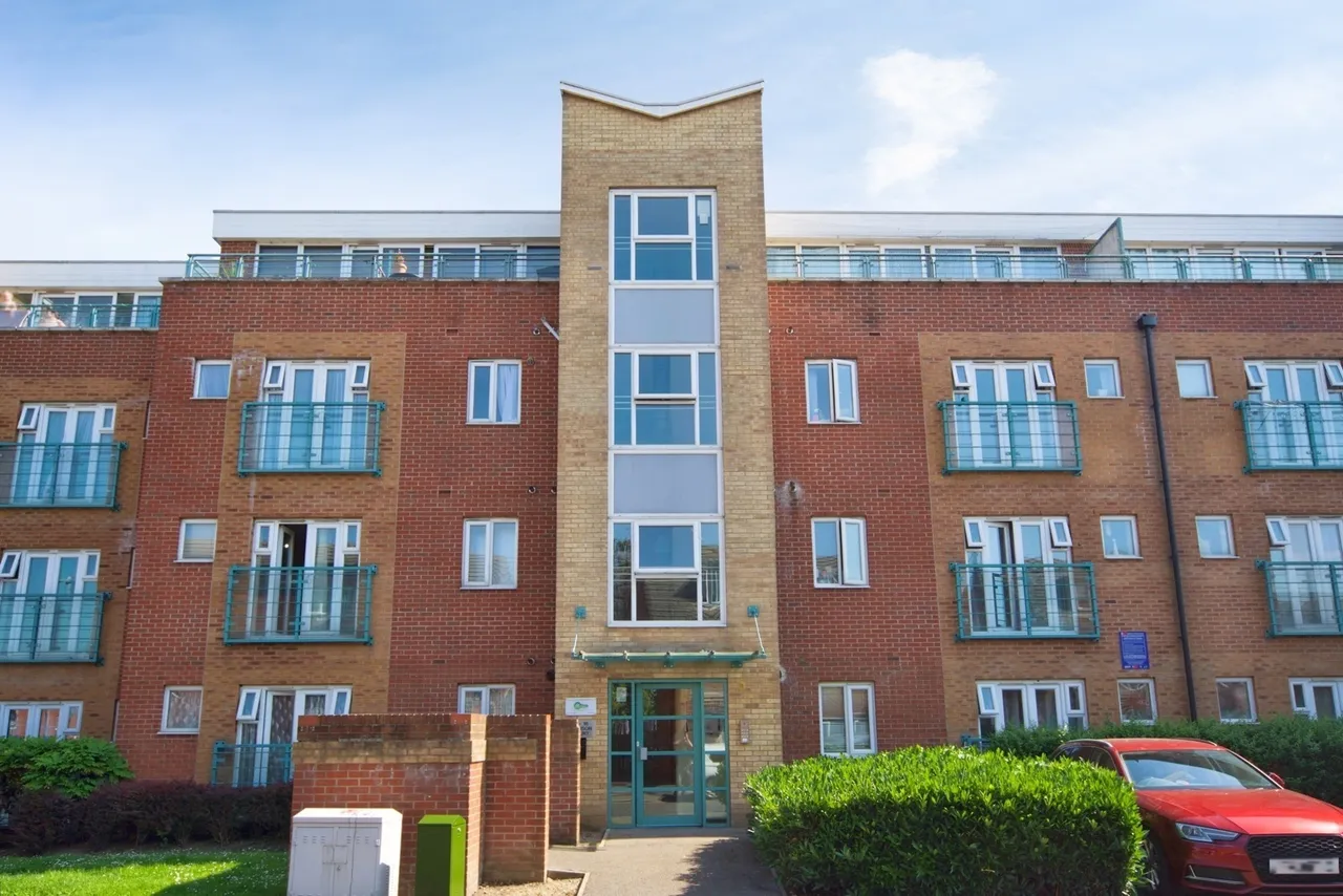 2 bed flat for sale — St. Mark's Place, Dagenham, RM10